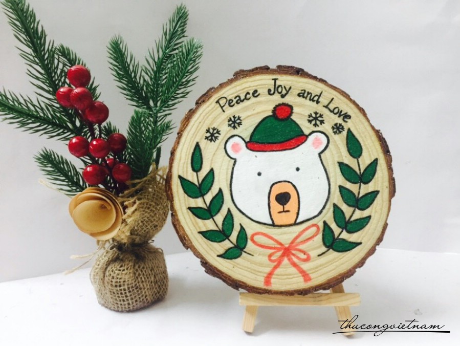 Khoanh gỗ vẽ tay chú gấu có giá đỡ 